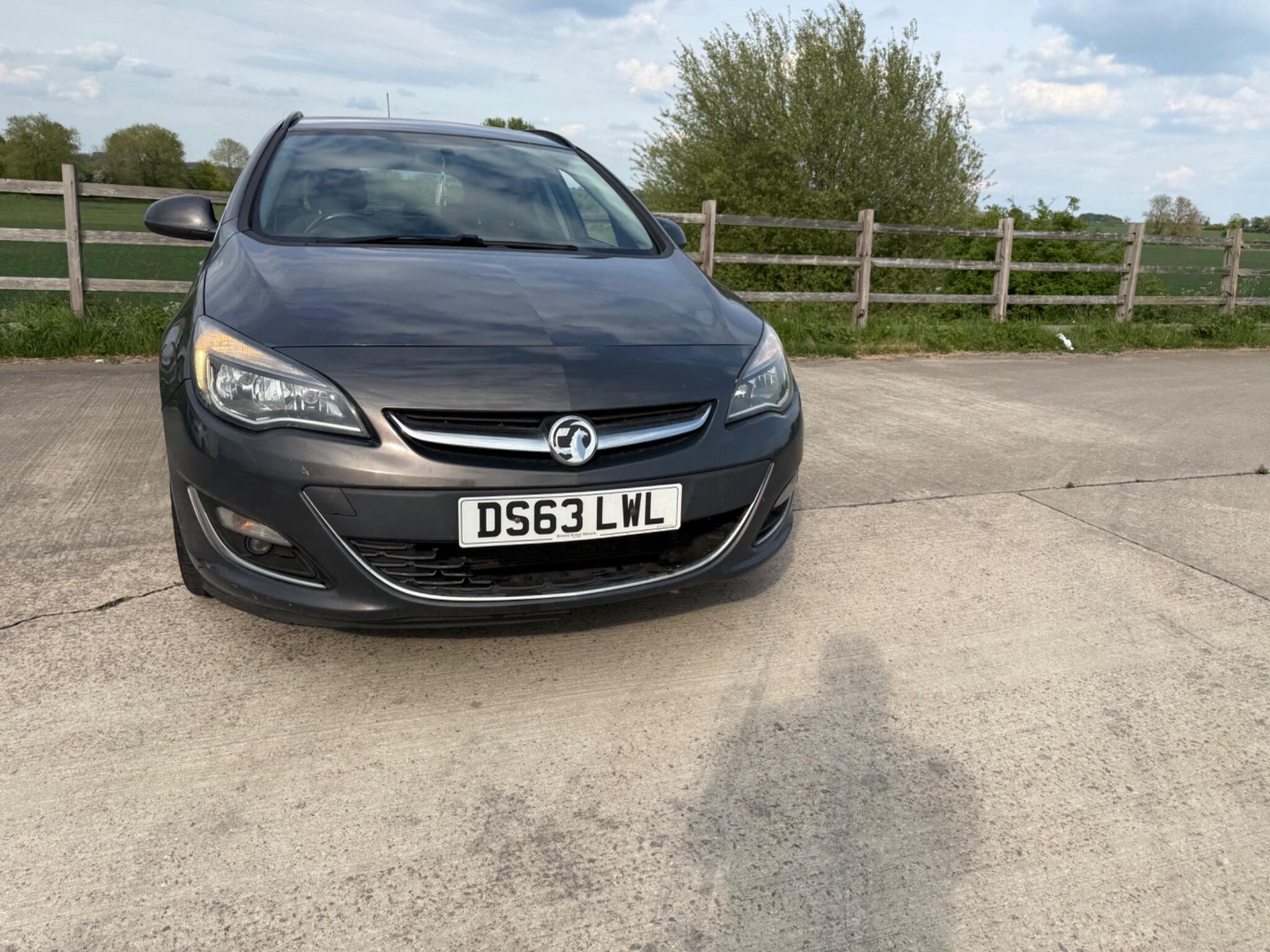 Vauxhall Astra 1.7 CDTi ecoFLEX SRi Sports Tourer Euro 5 5dr — photo 46 of 86